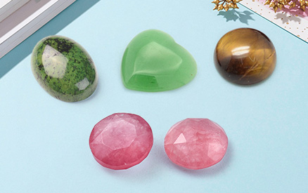 Cabochons En Pierres Gemmes
